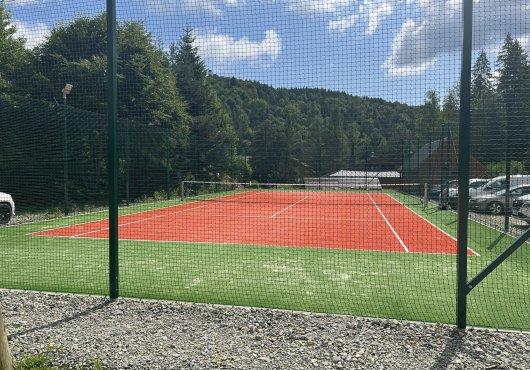 Boisko wielofunkcyjne i kort tenisowy 