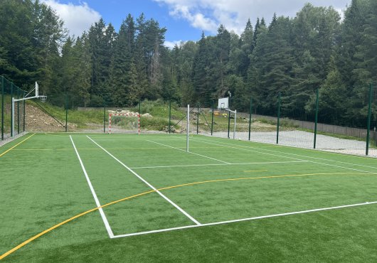 Boisko wielofunkcyjne i kort tenisowy 
