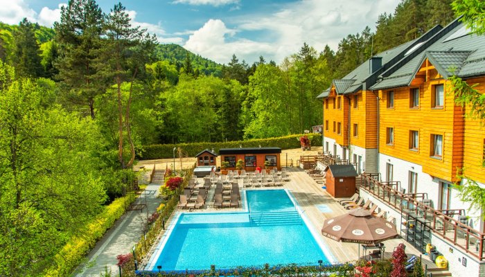 Zewnętrzna strefa SPA - sauna fińska i jacuzzi