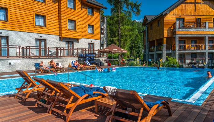 Letni basen zewnętrzny z podgrzewaną wodą