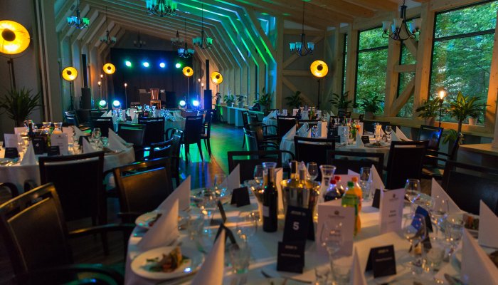 Jak zorganizować konferencję biznesową w hotelu? Poradnik krok po kroku