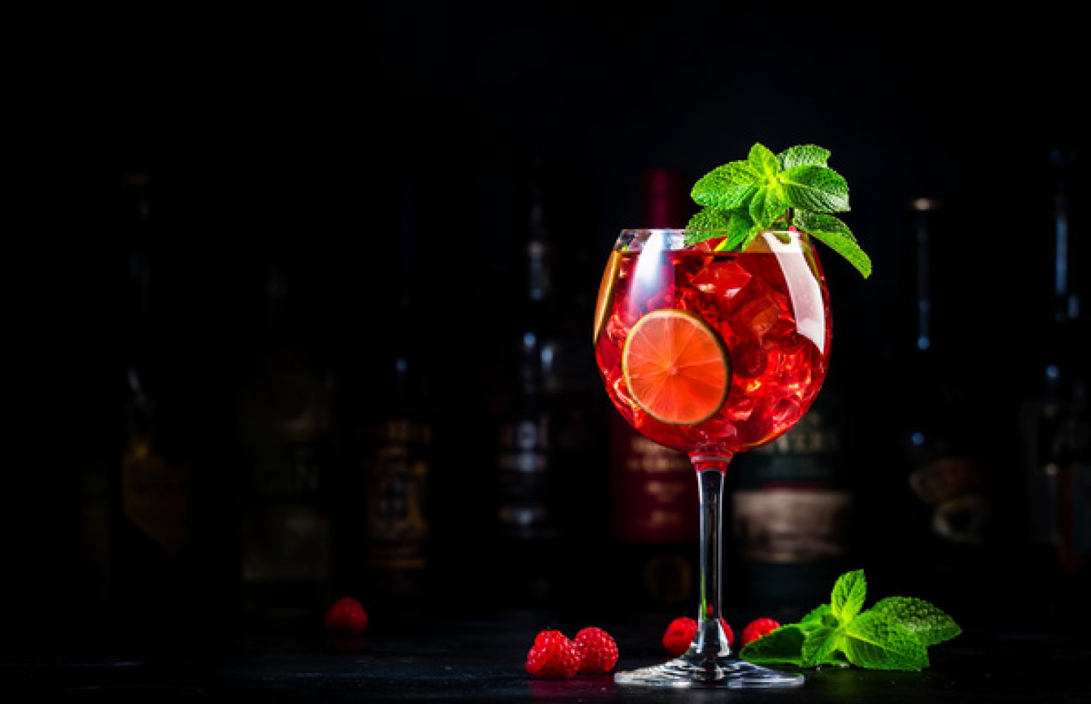 Orzeźwiające drinki na lato – sprawdź nasze propozycje!