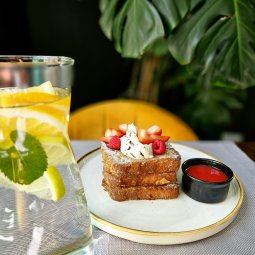 Niesamowicie aromatyczne Śniadanie w jesiennej karcie A'la Carte - Tosty Francuskie