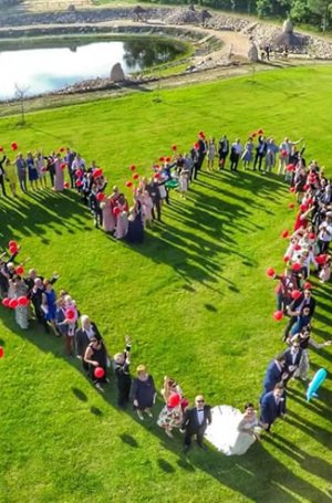 Zaślubiny w otoczeniu zieleni