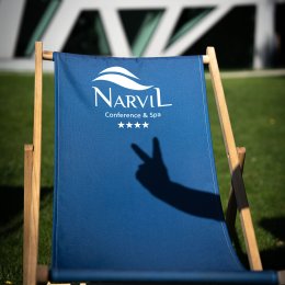 Kino pod gwiazdami w Hotelu Narvil – filmowe emocje w sercu natury