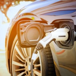 Stacje ładowania aut elektrycznych – informacja dla Gości