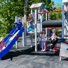 Zewnętrzny Plac Zabaw - Poznaj Rzekę pełną przygód!