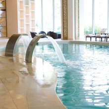 Dlaczego hotel z basenem to dobre miejsce na spędzenie wakacji?