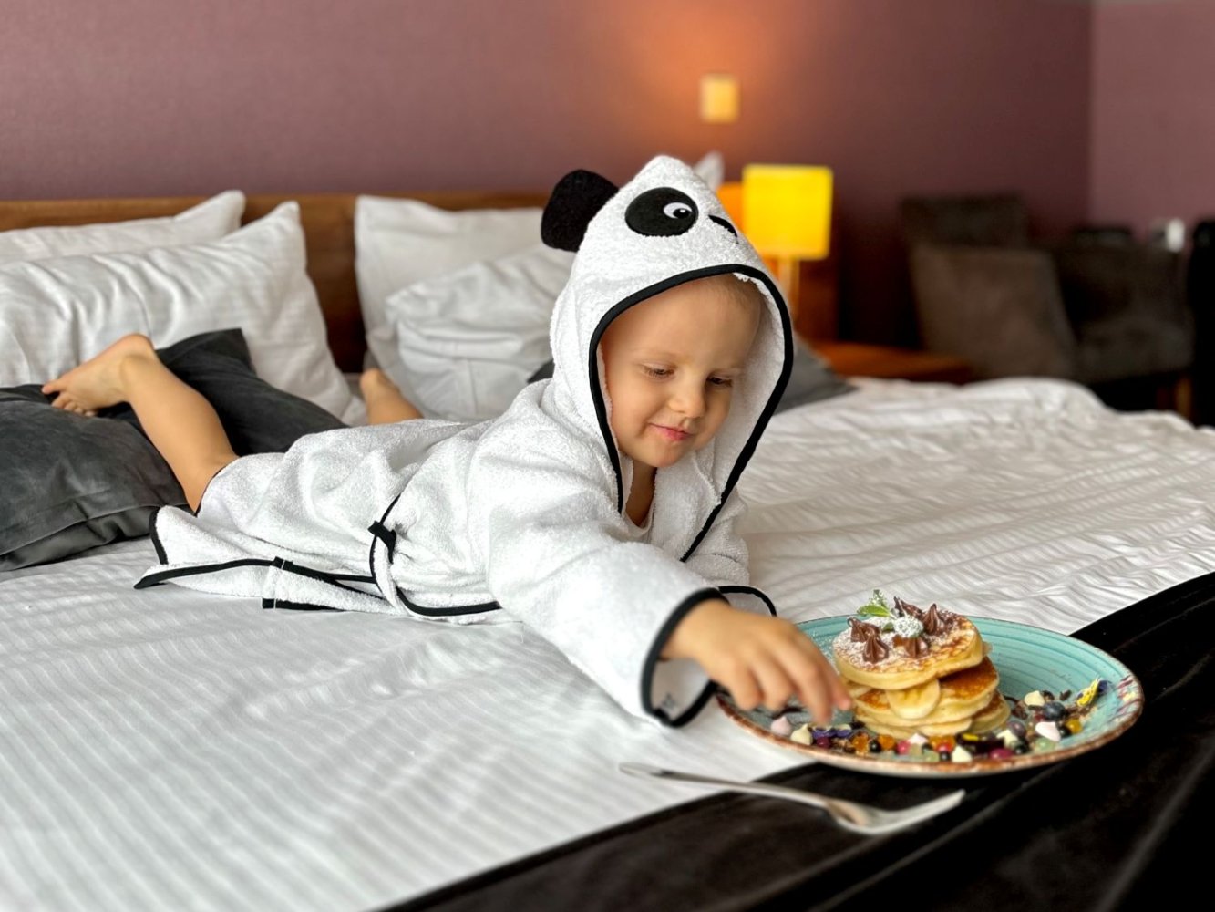 Jak przygotować się na pobyt w hotelu z małym dzieckiem? Praktyczny poradnik dla rodziców