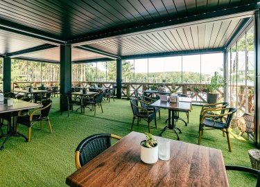 Restauracja Wiatr i Woda nad jeziorem Tajty 