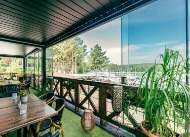 Restauracja Wiatr i Woda nad jeziorem Tajty 
