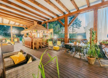 Restauracja Wiatr i Woda nad jeziorem Tajty 