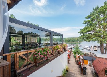 Restauracja Wiatr i Woda nad jeziorem Tajty 