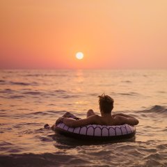 Przywitanie sezonu wakacyjnego nad morzem