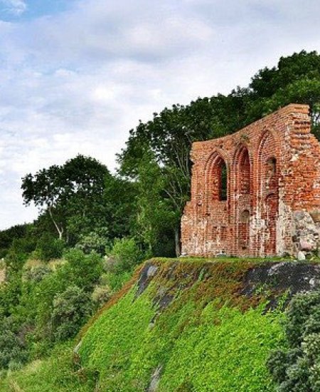 Ruiny kościoła na klifie
