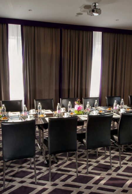 Organizirajte sestanek<br>v hotelu Kompas