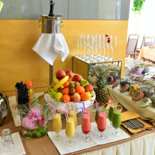 Hotel Lovec breakfast food