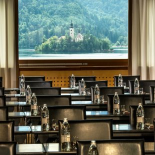 Hotel Lovec meeting room Panorama with lake view