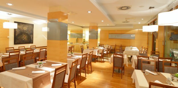 Hotel Lovec breakfast room