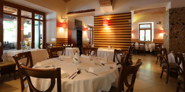Hotel Lovec Grill restaurant