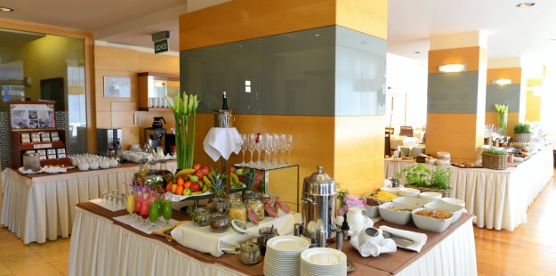 Hotel Lovec breakfast food