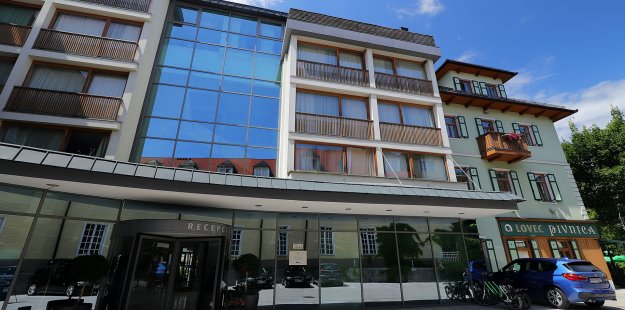 Picture of Hotel Lovec exterior