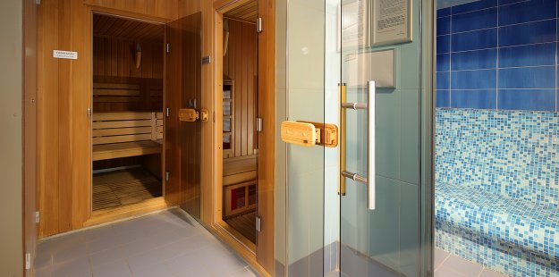 Hotel Lovec Saunas outside