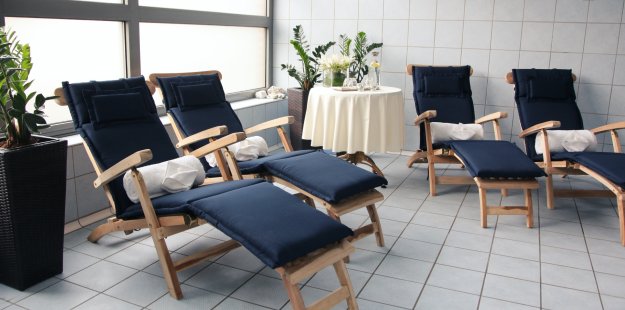 Hotel Lovec Pool area with deck chair 