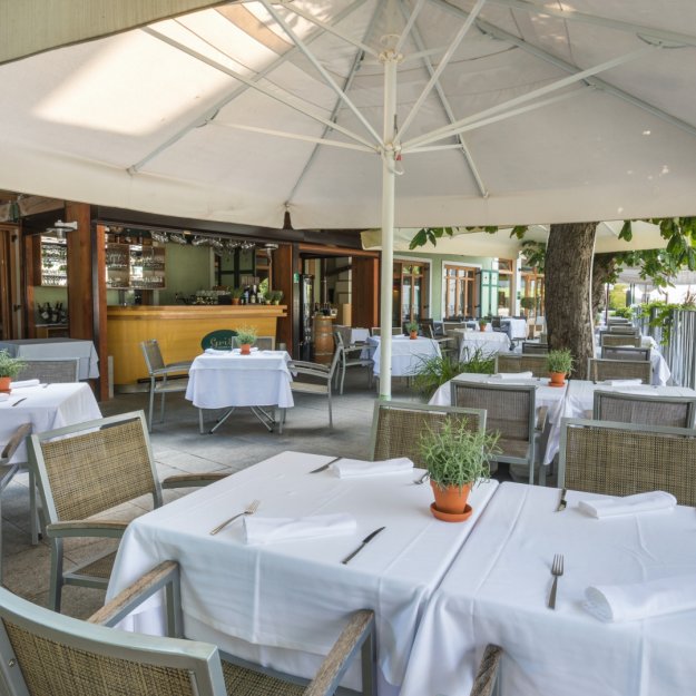 Hotel Lovec Grill restaurant terrace