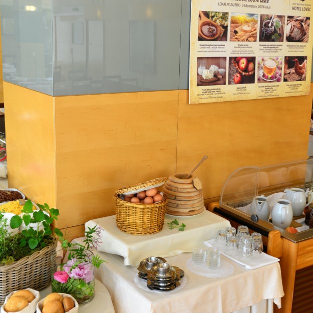 Hotel Lovec breakfast food