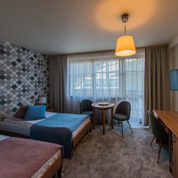 Przestronny pokój, bardzo wygodne łóżka, spora łazienka i balkon z widokiem na wyciąg.