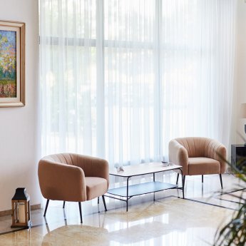 I always choose to stay here 