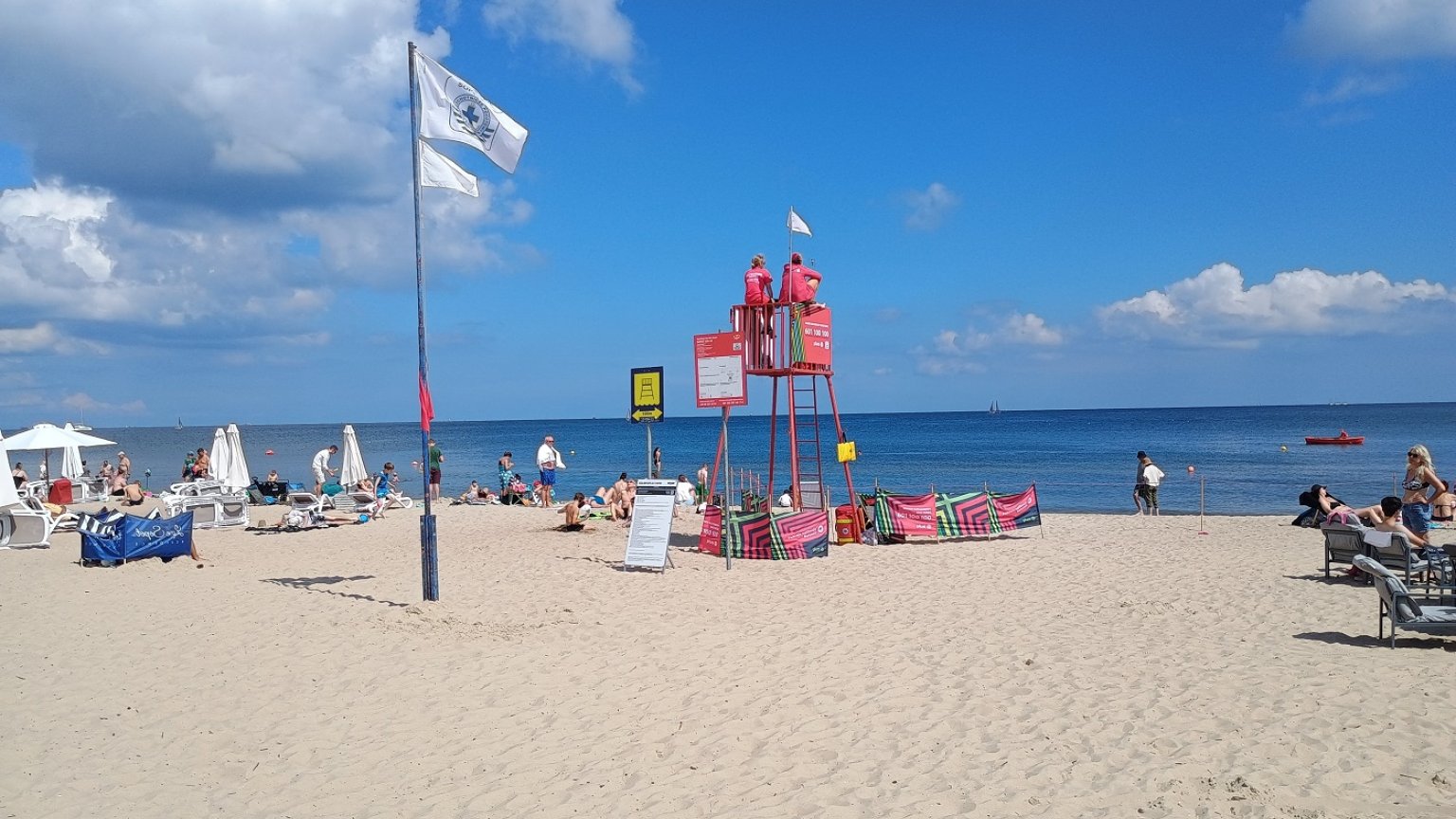 Bezpieczeństwo dzieci latem – o czym warto pamiętać podczas rodzinnego wypoczynku