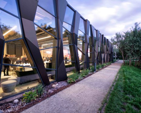 CONFERENCES WITH <span> ORIGINAL SCENERY</span>