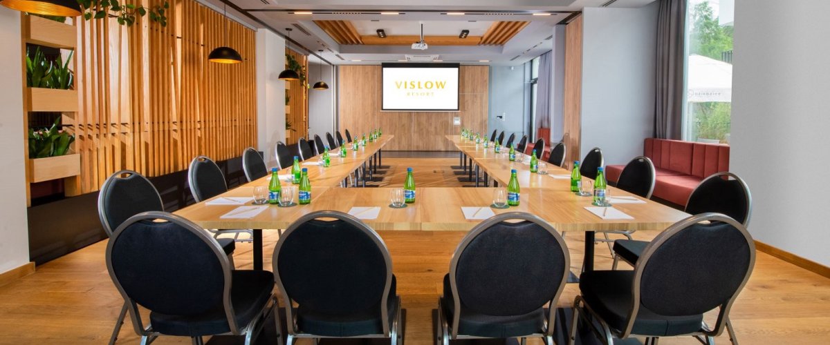 Organizacja konferencji w górach – dlaczego VISLOW Resort to najlepszy wybór dla Twojej firmy?