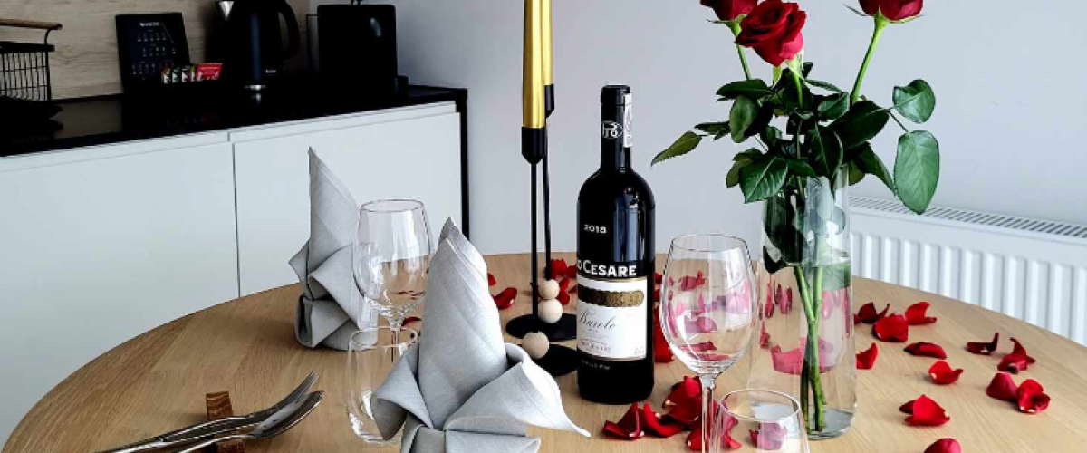 Romantisches Abendessen im Apartment