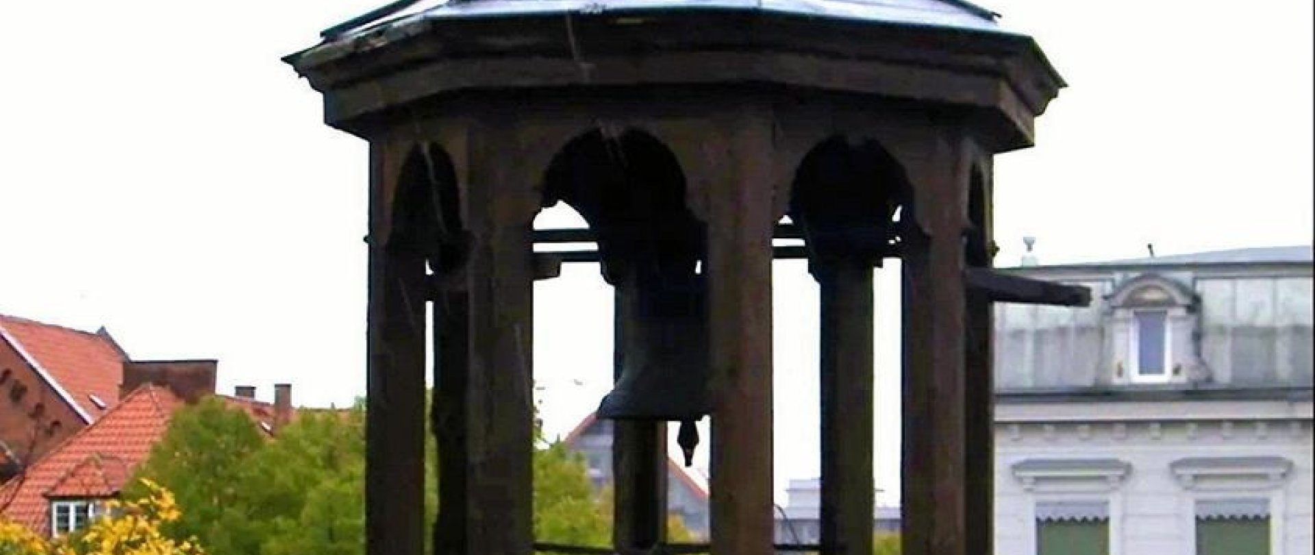 Piszą o NAS! Prof. Andrzej Januszajtisa o dzwonie w ARCHE Dwór Uphagena Gdańsk