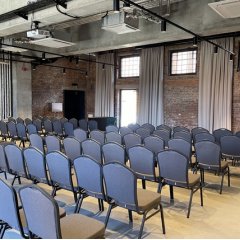 Wyposażenie sali konferencyjnej - Jak powinna być wyposażona sala szkoleniowa?