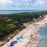 Kolorowe niebo nad Dąbkami &ndash; Międzynarodowy Festiwal Latawc&oacute;w 2026