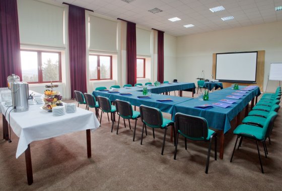 Wählen Sie unser Konferenzzentrum und unseren Konferenzraum in den Bergen:
