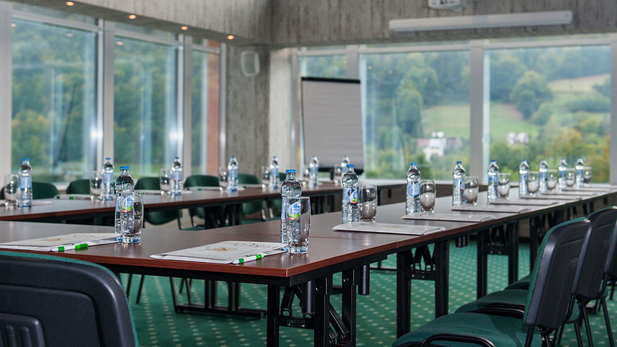 Sala konferencyjna z widokiem na g&oacute;ry &ndash; nietypowe miejsce na warsztaty strategiczne
