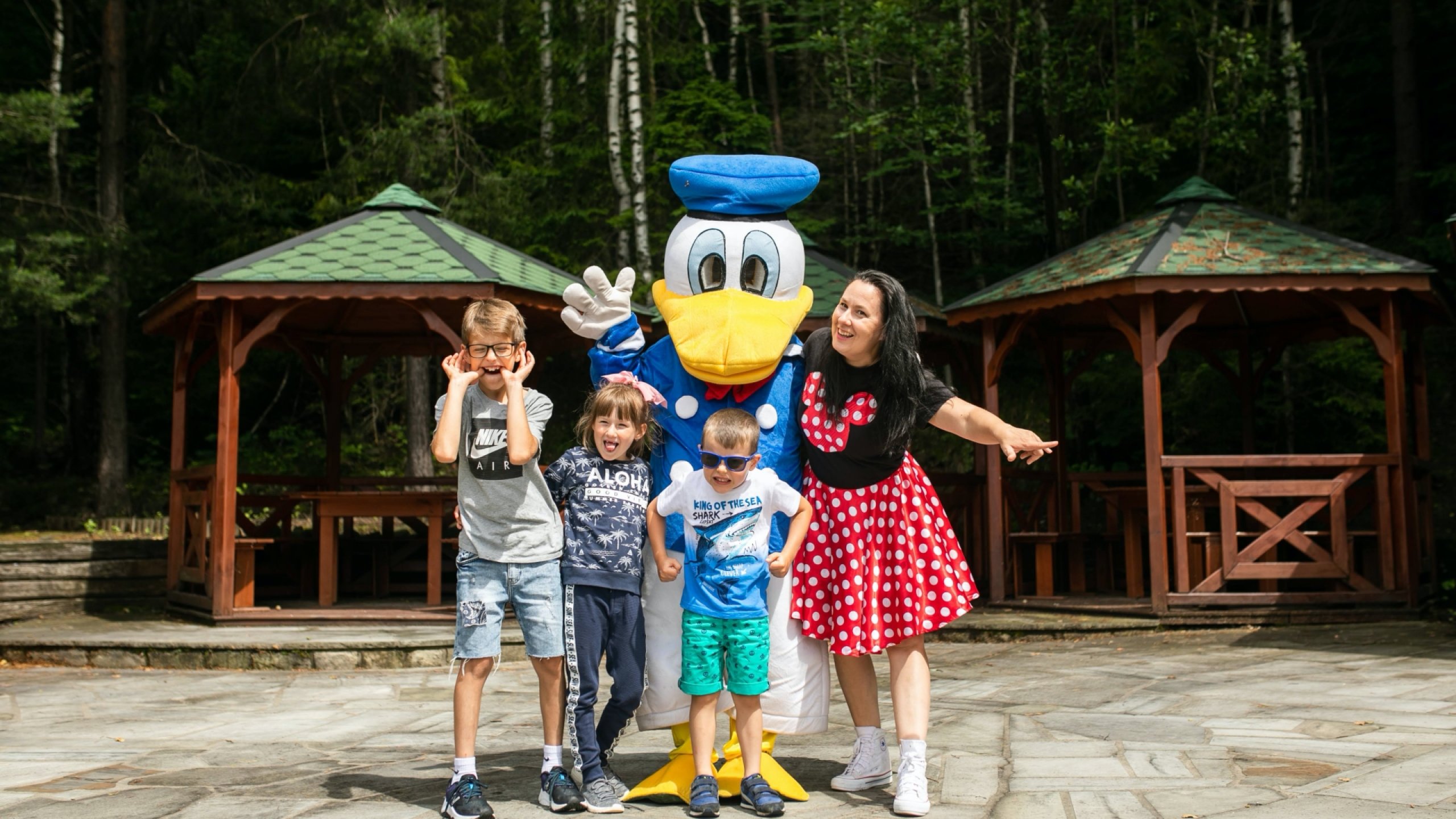 Wakacyjny relaks dla rodzic&oacute;w, gdy dziećmi zajmą się animatorzy