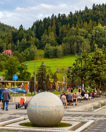 Plac św. Jakuba nad Żylicą ze ścieżką rowerowo-pieszą