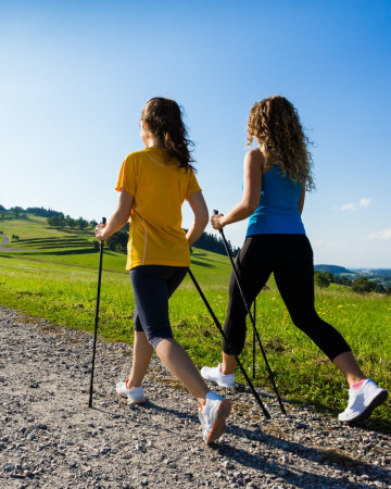 Wypożyczalnia kijów do nordic walking, sanek i ślizgaczy