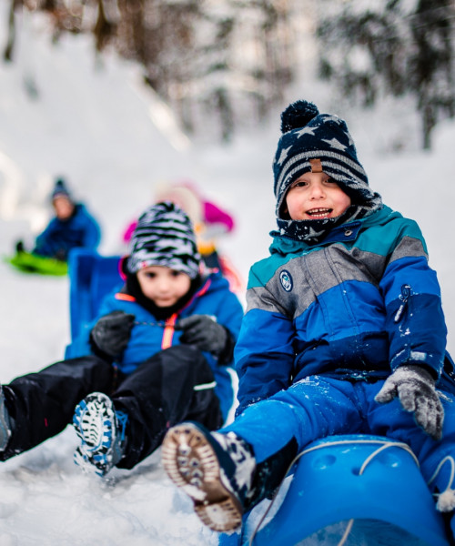 Narciarskie przedszkole w górach

