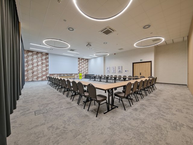 Sala szkoleniowa Atlanta '96 w o3meet Warszawa — ustawienie w podkowę
