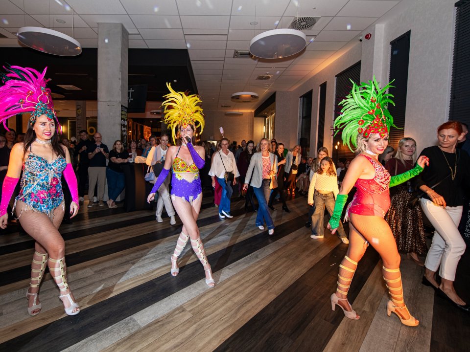 Samba show among the guests of a corporate evening at o3Hotel Mokotów