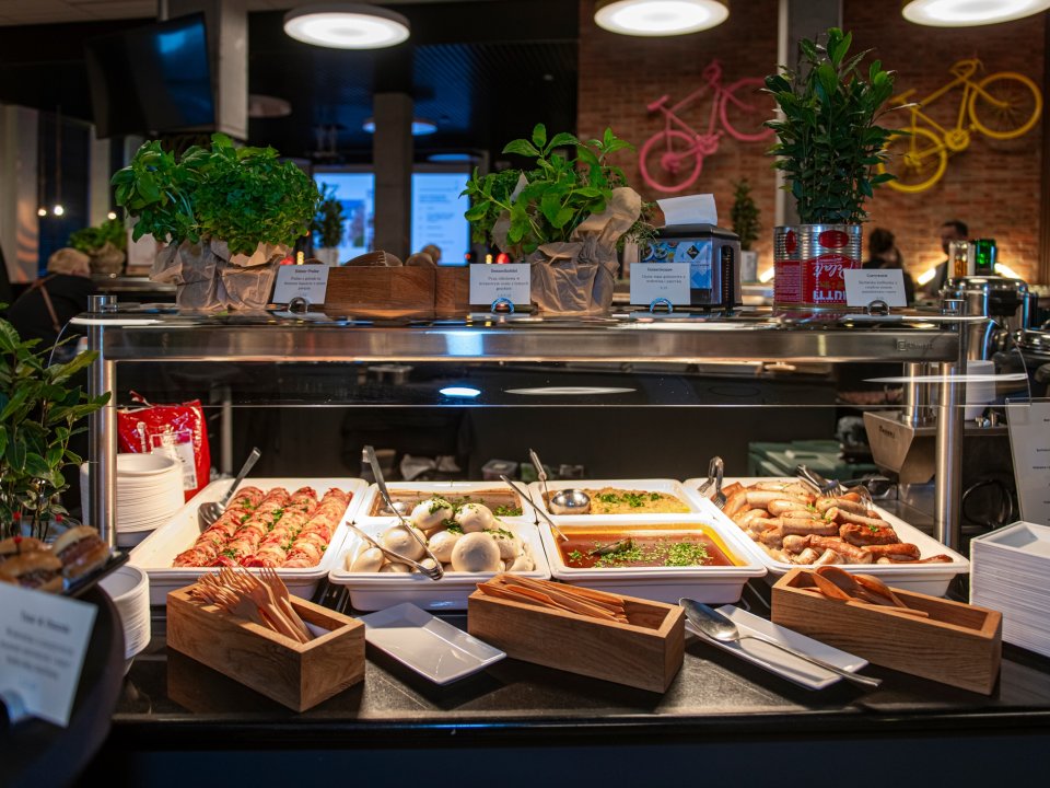 Food stations in the o3Hotel restaurant during a corporate evening
