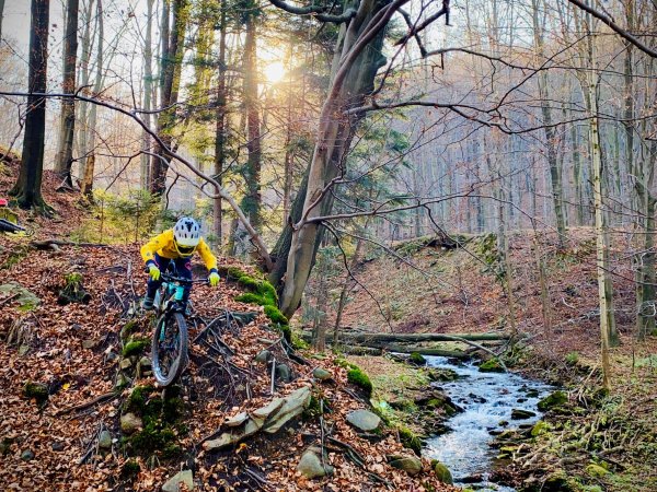 Ścieżka rowerowo-spacerowa przy Zaporze w Wapienicy