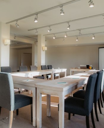 Event biznesowy w otoczeniu jeziora